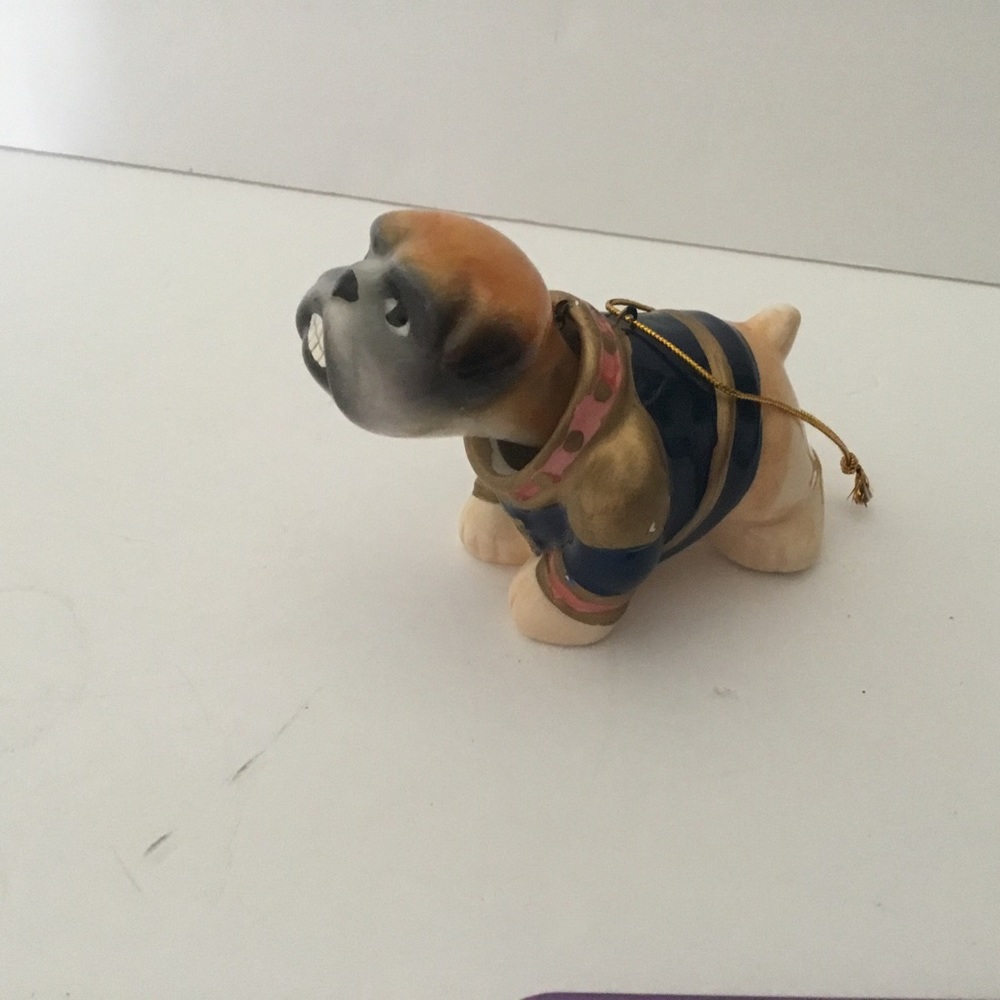 Bull dog ornament in Ceramic. Bobble head